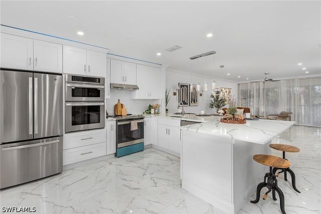 620 Luisa CT 803, Naples, FL 34104