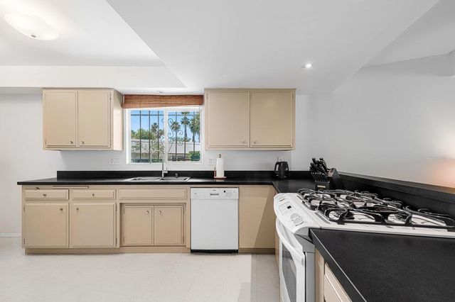 1855 E Ramon Road 14, Palm Springs, CA 92264