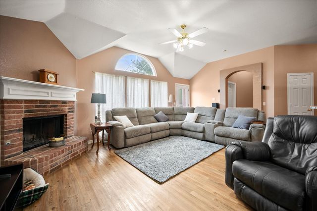 5 Churchill Court, Mansfield, TX 76063