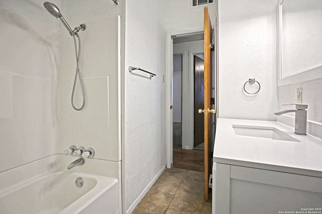 633 S Academy, New Braunfels, TX 78130