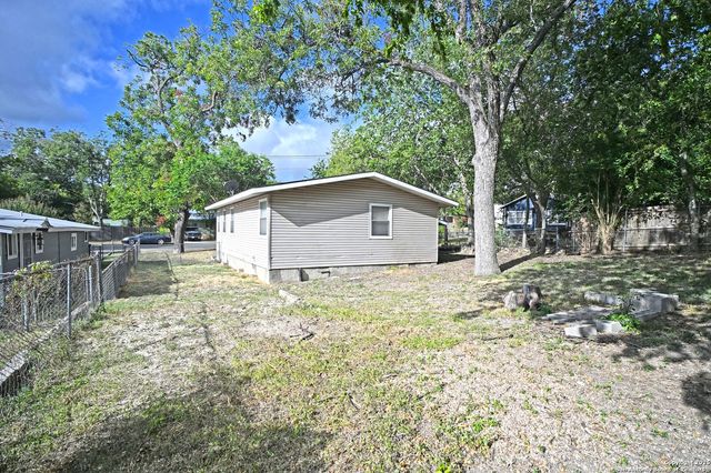 633 S Academy, New Braunfels, TX 78130