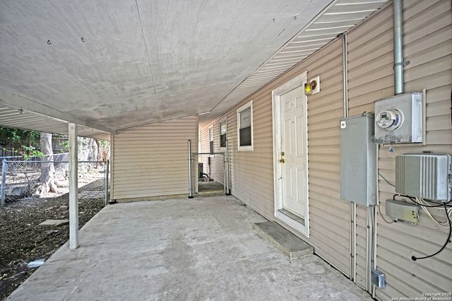 633 S Academy, New Braunfels, TX 78130