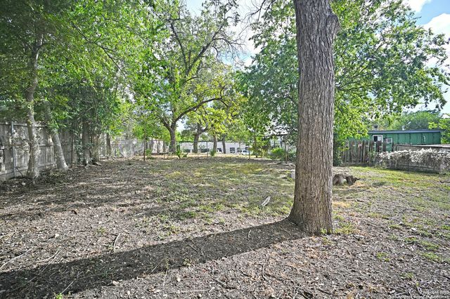 633 S Academy, New Braunfels, TX 78130