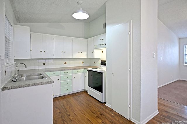 633 S Academy, New Braunfels, TX 78130