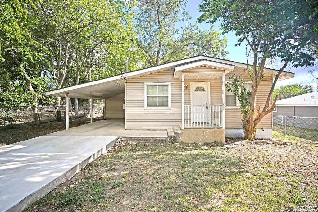633 S Academy, New Braunfels, TX 78130