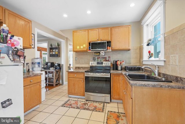 411 E WALNUT ST, Perkasie, PA 18944