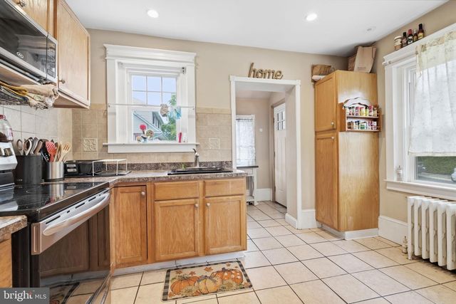 411 E WALNUT ST, Perkasie, PA 18944