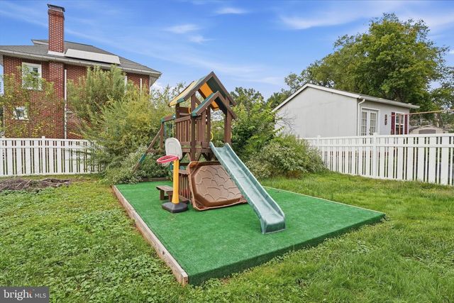 411 E WALNUT ST, Perkasie, PA 18944