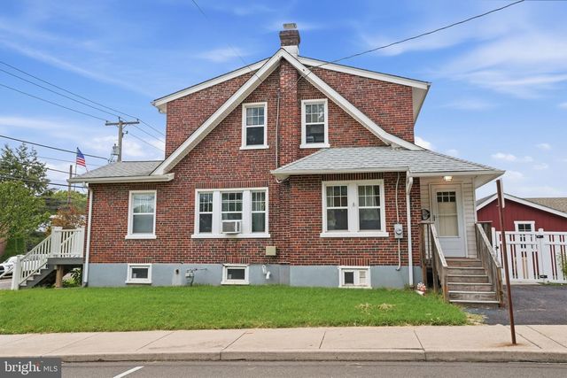 411 E WALNUT ST, Perkasie, PA 18944