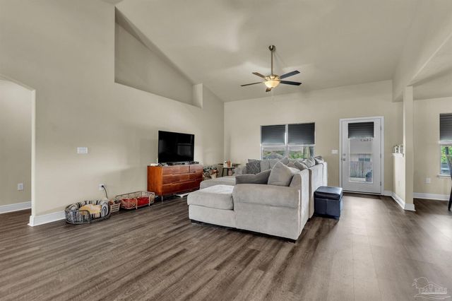 5573 Hannah St, Milton, FL 32570