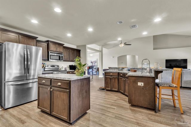 5573 Hannah St, Milton, FL 32570