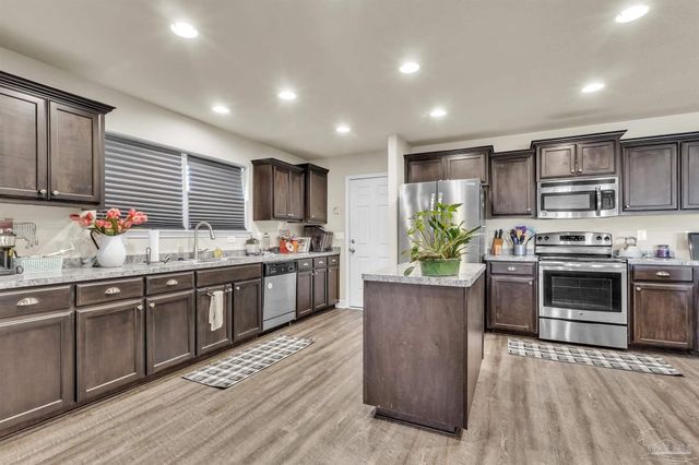 5573 Hannah St, Milton, FL 32570
