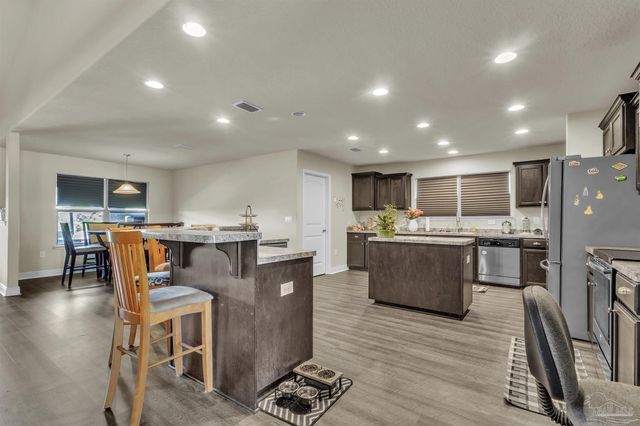 5573 Hannah St, Milton, FL 32570