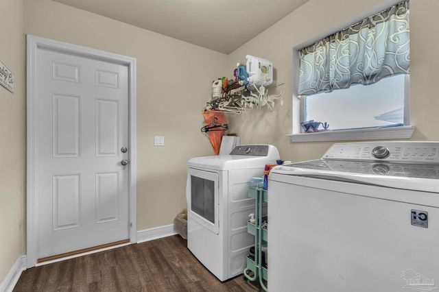 5573 Hannah St, Milton, FL 32570