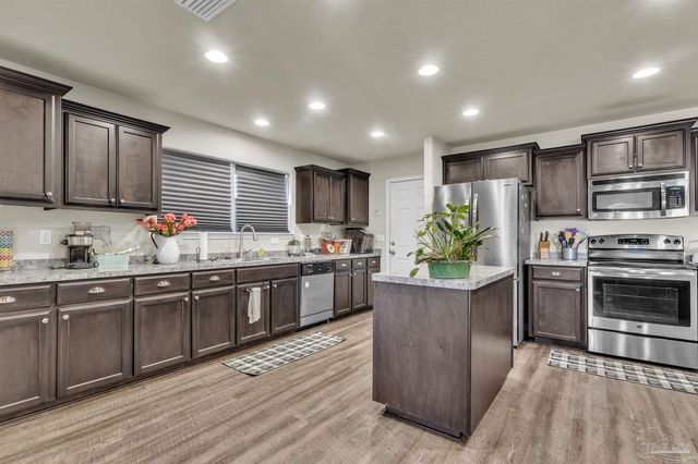 5573 Hannah St, Milton, FL 32570