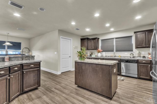 5573 Hannah St, Milton, FL 32570