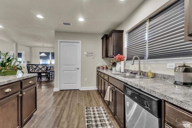 5573 Hannah St, Milton, FL 32570