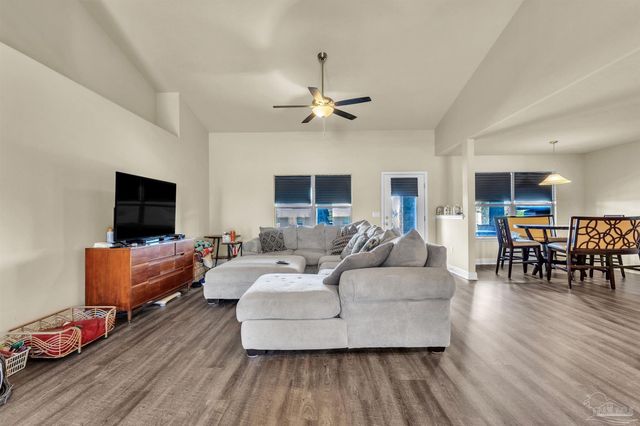 5573 Hannah St, Milton, FL 32570