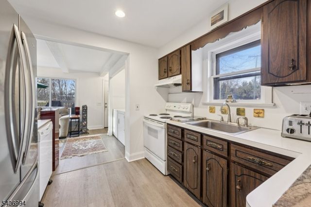 269 Paterson Ave, Midland Park Boro, NJ 07432