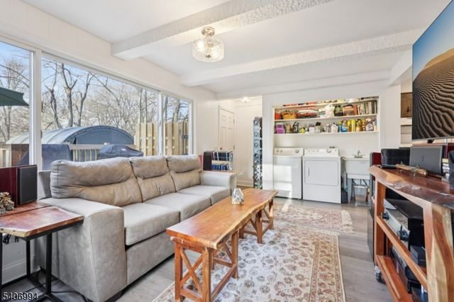 269 Paterson Ave, Midland Park Boro, NJ 07432