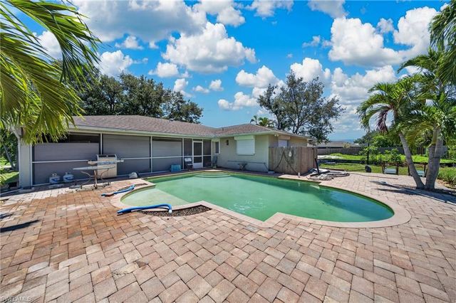 202 SE 20th CT, Cape Coral, FL 33990