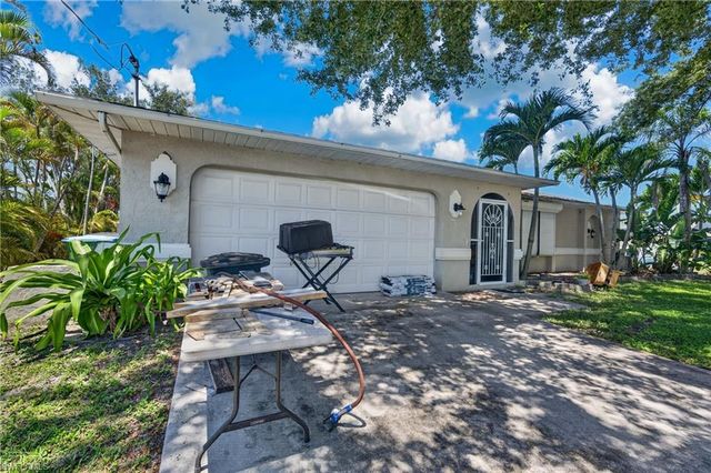 202 SE 20th CT, Cape Coral, FL 33990