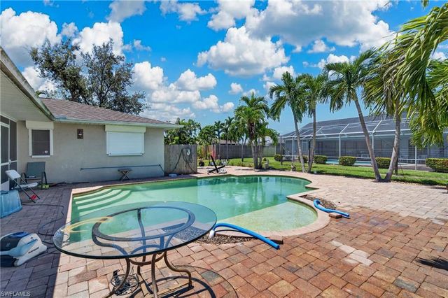 202 SE 20th CT, Cape Coral, FL 33990