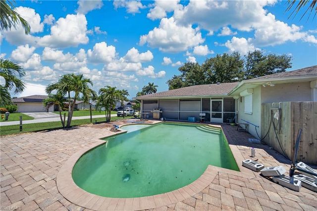 202 SE 20th CT, Cape Coral, FL 33990