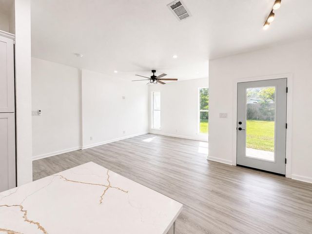 1010 Linden Street, La Marque, TX 77568