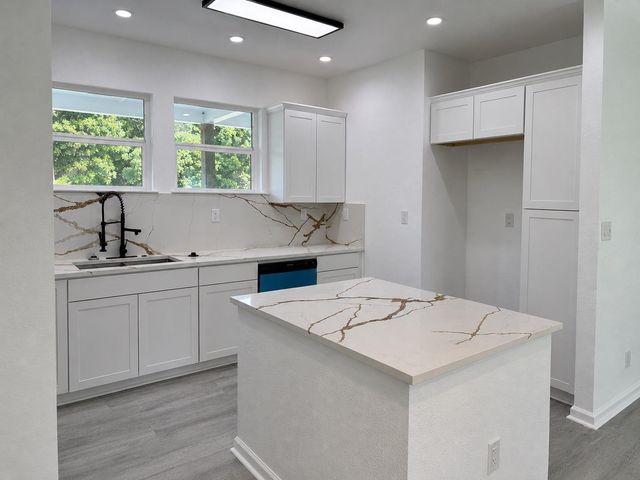 1010 Linden Street, La Marque, TX 77568