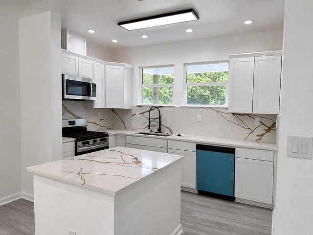 1010 Linden Street, La Marque, TX 77568