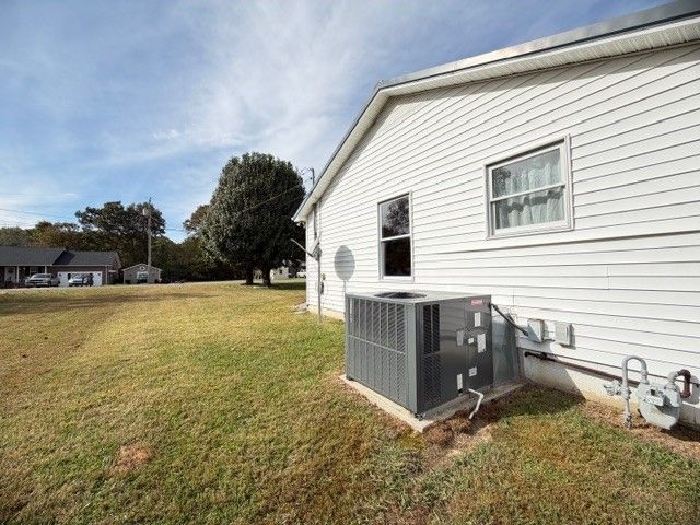 300 Deer Cir, Estill Springs, TN 37330