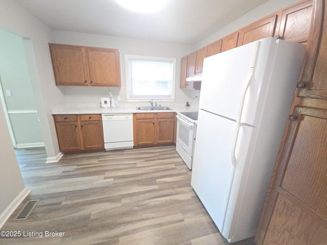 8802 Malvern Hill Rd, Louisville, KY 40242