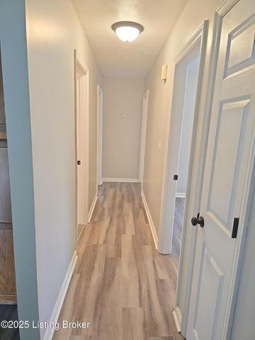 8802 Malvern Hill Rd, Louisville, KY 40242