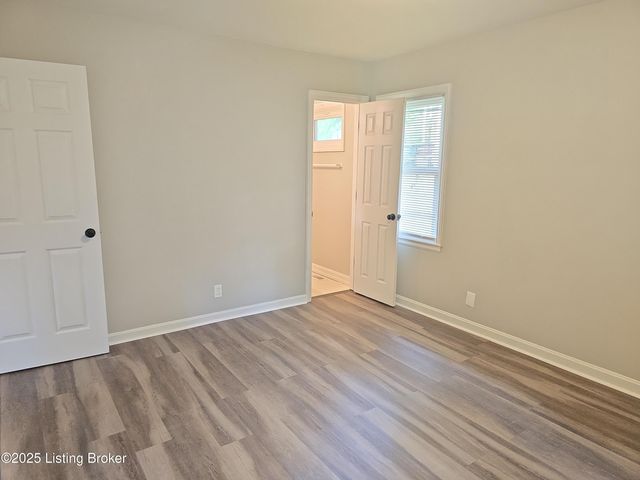 8802 Malvern Hill Rd, Louisville, KY 40242