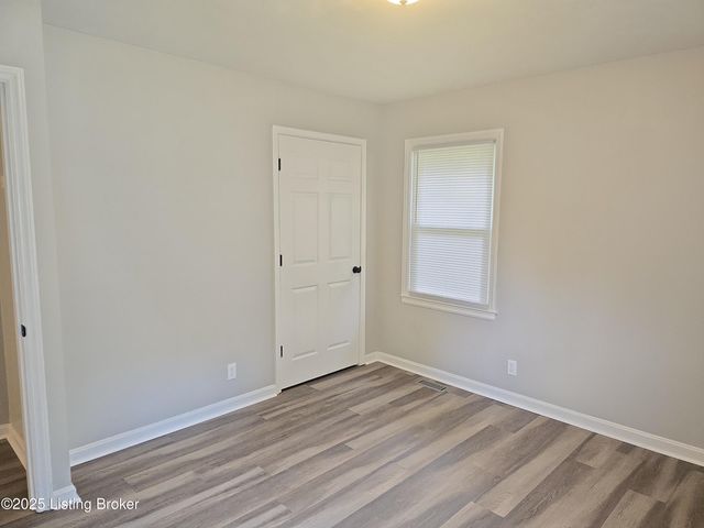 8802 Malvern Hill Rd, Louisville, KY 40242