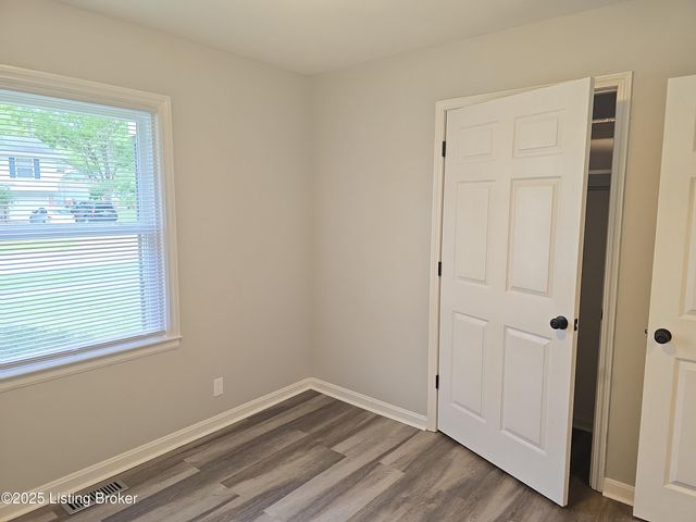 8802 Malvern Hill Rd, Louisville, KY 40242