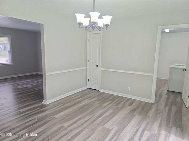 8802 Malvern Hill Rd, Louisville, KY 40242