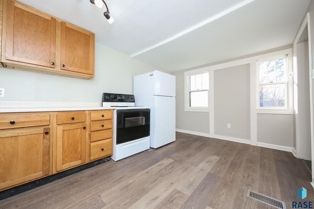 1914 S Duluth Ave Avenue, Sioux Falls, SD 57105