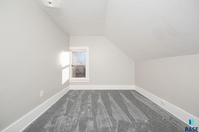 1914 S Duluth Ave Avenue, Sioux Falls, SD 57105