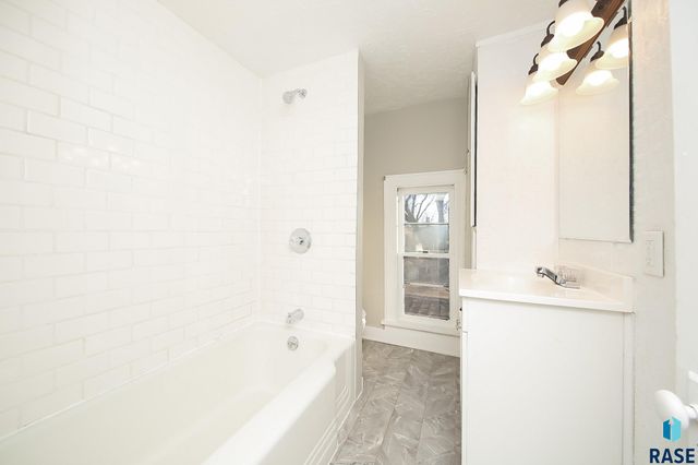 1914 S Duluth Ave Avenue, Sioux Falls, SD 57105