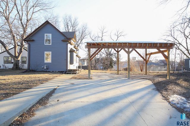 1914 S Duluth Ave Avenue, Sioux Falls, SD 57105