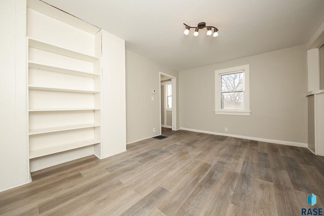 1914 S Duluth Ave Avenue, Sioux Falls, SD 57105