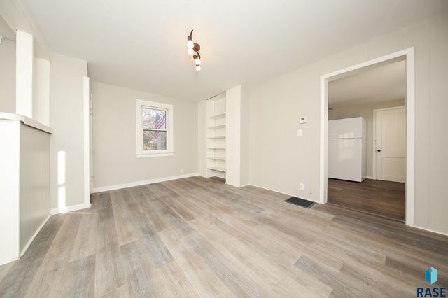 1914 S Duluth Ave Avenue, Sioux Falls, SD 57105