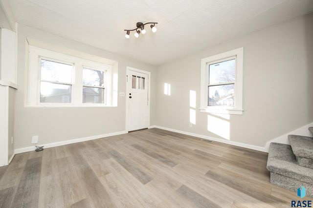 1914 S Duluth Ave Avenue, Sioux Falls, SD 57105