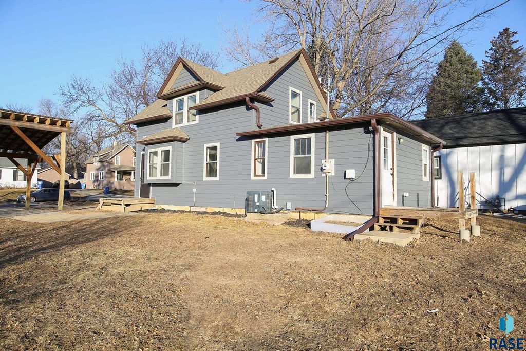1914 S Duluth Ave Avenue, Sioux Falls, SD 57105