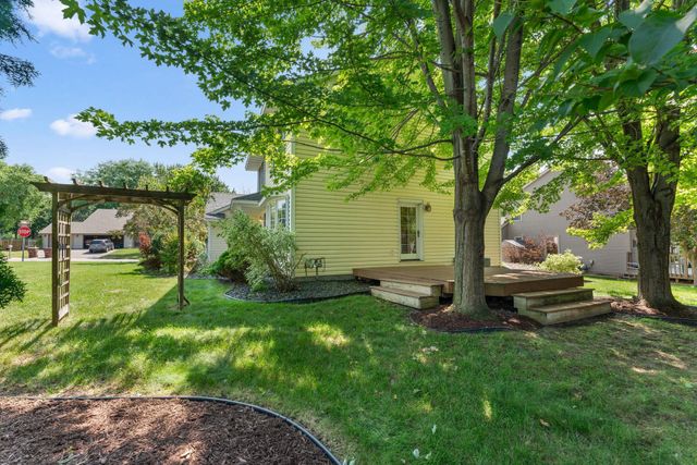 8020 Hidden Court, Chanhassen, MN 55317