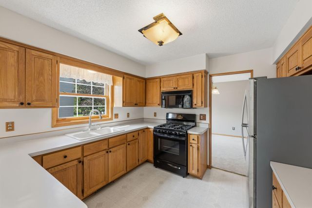 8020 Hidden Court, Chanhassen, MN 55317