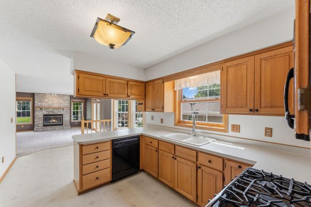 8020 Hidden Court, Chanhassen, MN 55317