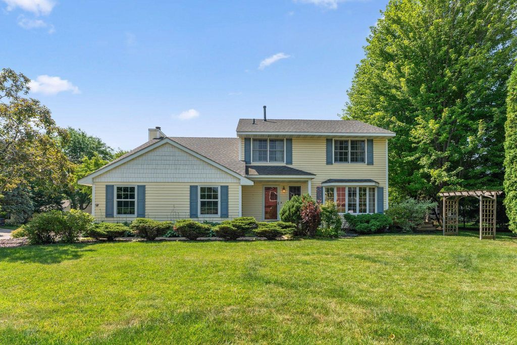 8020 Hidden Court, Chanhassen, MN 55317 — photo 2